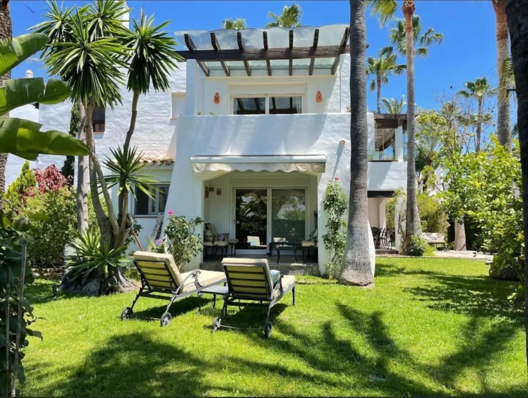 R5295937 | Semi-Detached House in Costalita – 4 beds, 4 baths