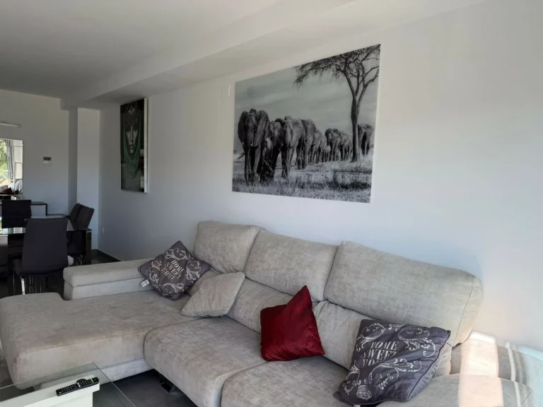 R5298598 | Ground Floor Apartment in Estepona – 2 beds, 1 baths