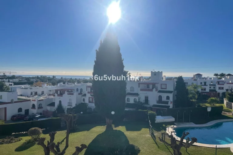 R5286805 | Townhouse in Estepona – 4 beds, 3 baths