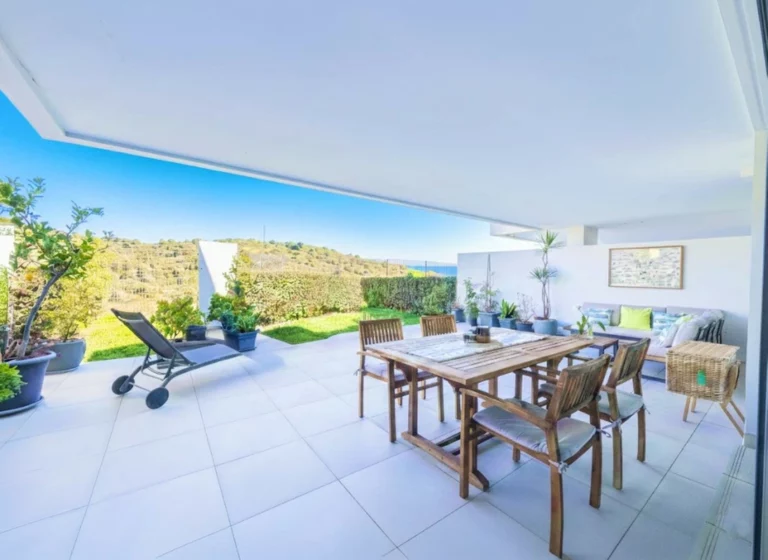 R5311762 | Ground Floor Apartment in Estepona – 3 beds, 2 baths