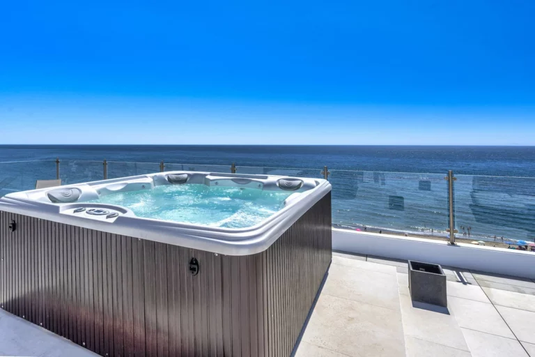 R5300278 | Penthouse in Estepona – 2 beds, 2 baths