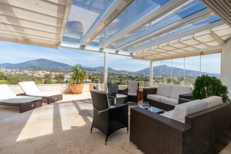 R5315443 | Penthouse in Estepona – 2 beds, 2 baths