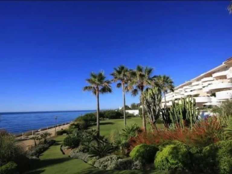 R5298541 | Ground Floor Apartment in Estepona – 2 beds, 2 baths