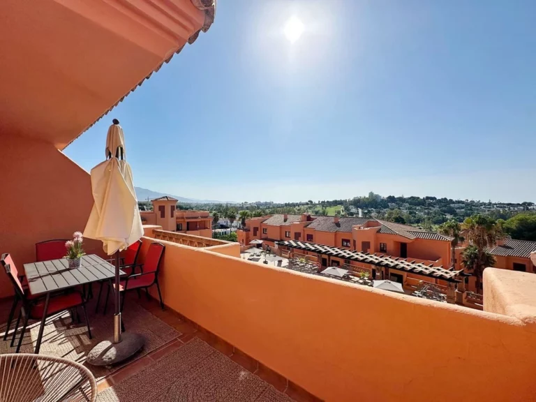 R4827697 | Middle Floor Apartment in El Paraiso – 2 beds, 2 baths