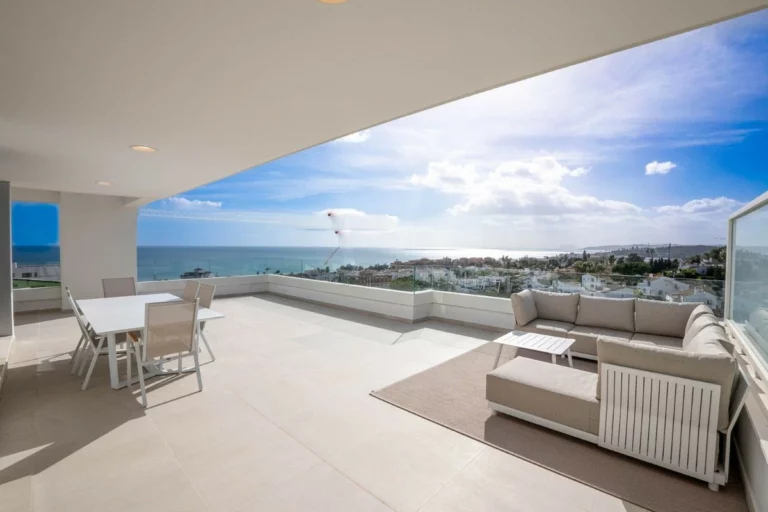 R5295730 | Penthouse in Estepona – 3 beds, 2 baths