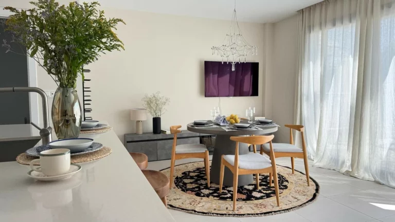 R5105968 | Middle Floor Apartment in Estepona – 3 beds, 2 baths