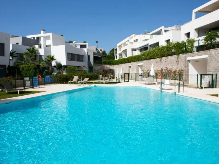 R5318953 | Ground Floor Apartment in Estepona – 2 beds, 2 baths