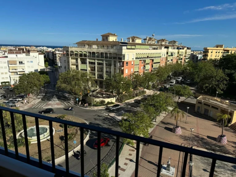 R5131933 | Middle Floor Apartment in Estepona – 3 beds, 2 baths