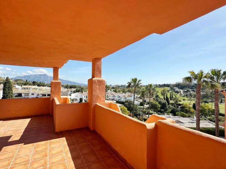 R5244286 | Penthouse Duplex in El Paraiso – 3 beds, 2 baths