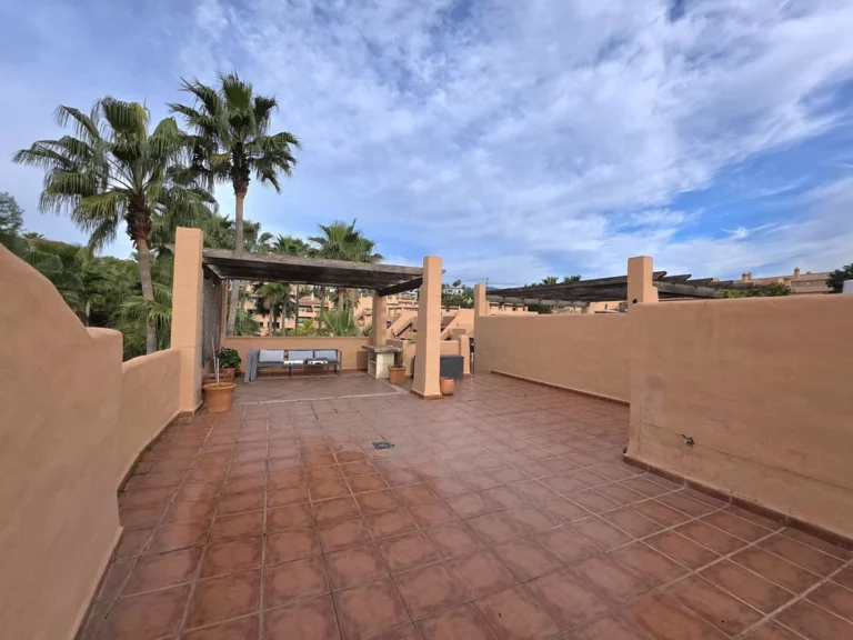 R5283100 | Penthouse Duplex in Estepona – 2 beds, 1 baths