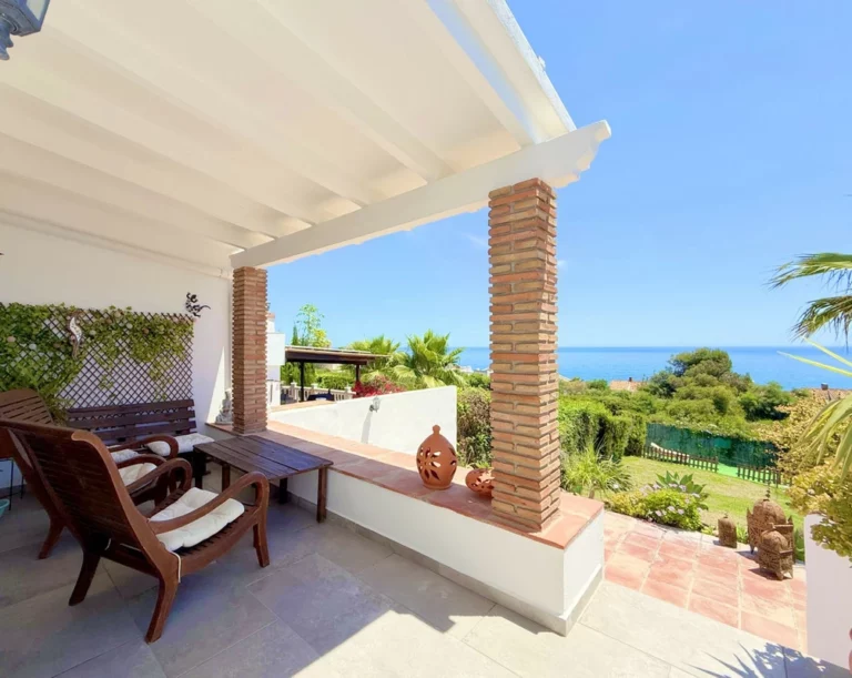 R5324365 | Semi-Detached House in Estepona – 2 beds, 2 baths