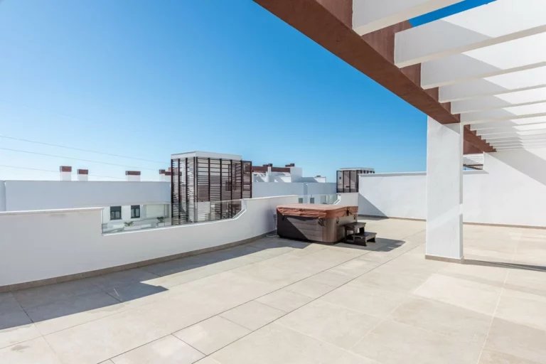 R5307904 | Penthouse in Estepona – 4 beds, 3 baths