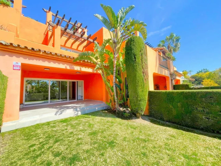 R5346175 | Townhouse in El Paraiso – 3 beds, 2.5 baths