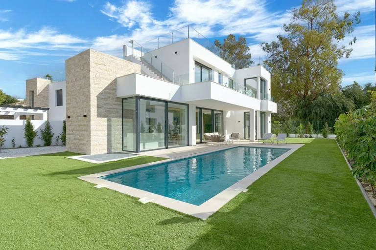 R5324731 | Detached Villa in Estepona – 4 beds, 4.5 baths