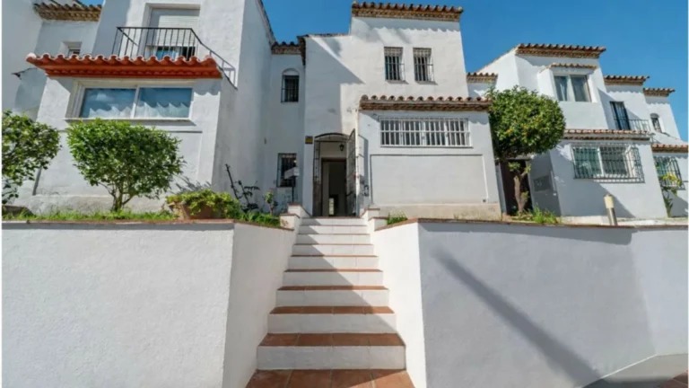 R5316226 | Townhouse in Estepona – 3 beds, 2 baths