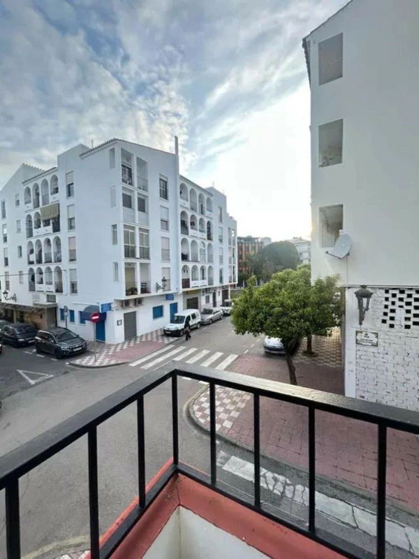 R5343844 | Middle Floor Apartment in Estepona – 3 beds, 1 baths