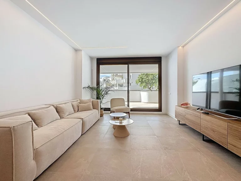 R5066959 | Ground Floor Apartment in Estepona – 4 beds, 3 baths