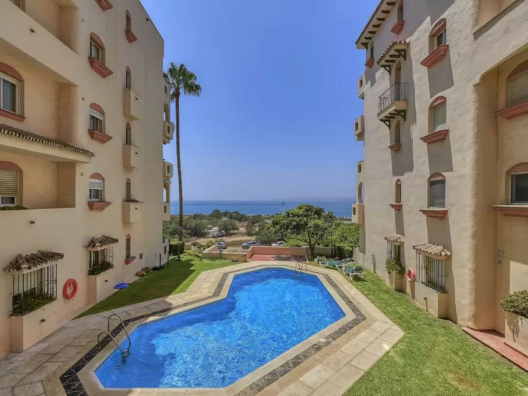 R5324266 | Ground Floor Apartment in Estepona – 2 beds, 2 baths
