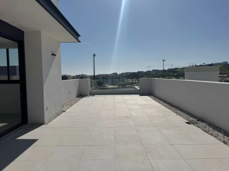 R5321071 | Penthouse in Estepona – 2 beds, 2 baths