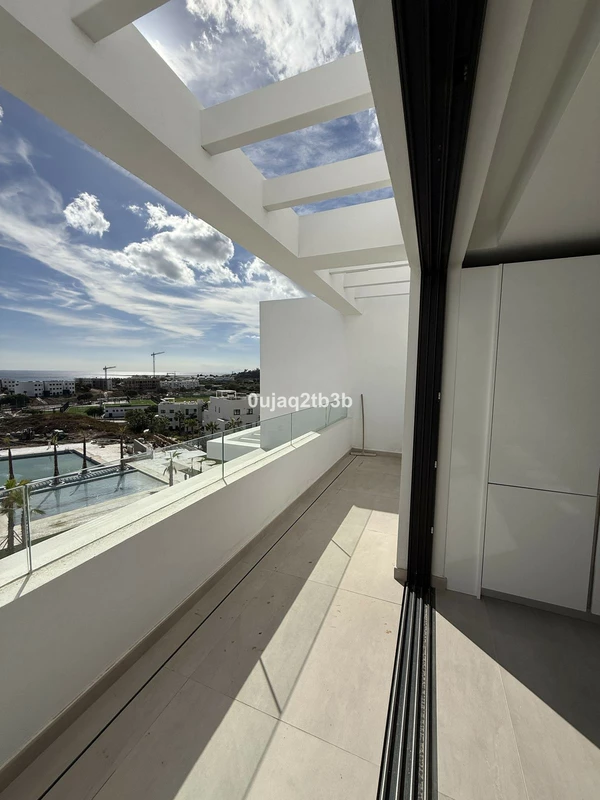 R5310937 | Penthouse in Estepona – 2 beds, 2 baths