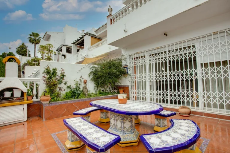 R5338681 | Townhouse in Estepona – 3 beds, 2.5 baths