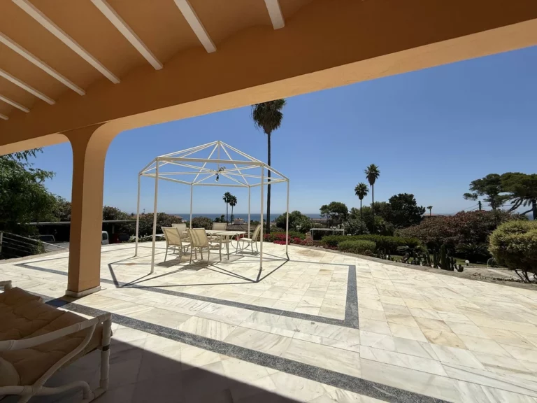 R5160958 | Detached Villa in Estepona – 4 beds, 4 baths