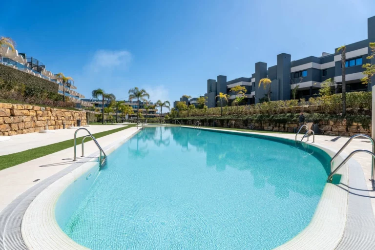 R5338162 | Penthouse in Estepona – 3 beds, 2 baths