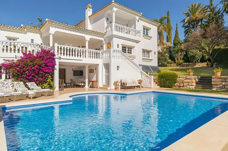 R5321893 | Detached Villa in El Paraiso – 5 beds, 6 baths