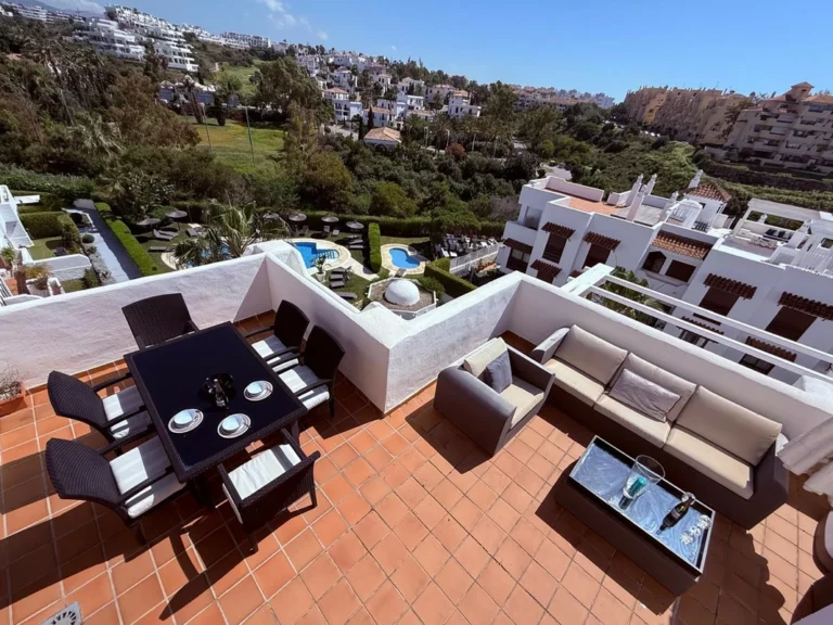 R5046370 | Penthouse Duplex in Estepona – 3 beds, 2 baths