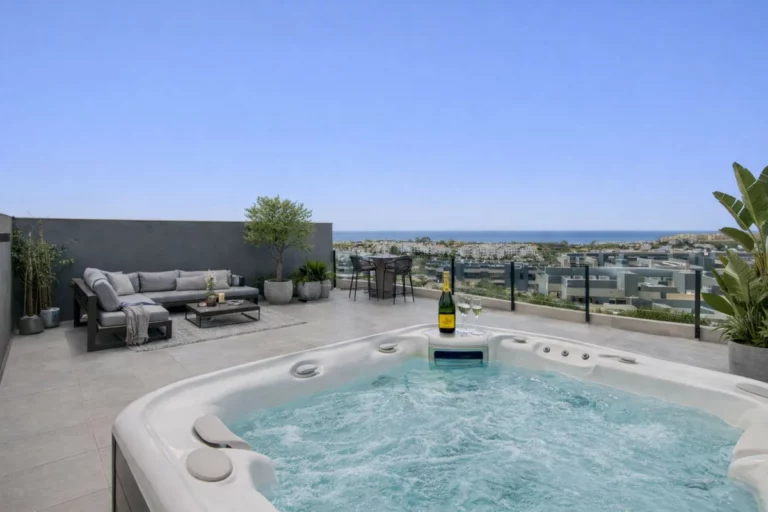 R5320003 | Penthouse in Selwo – 2 beds, 2 baths