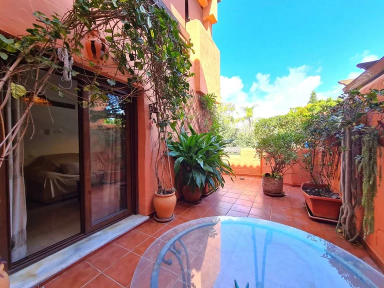 R5346526 | Middle Floor Apartment in Estepona – 1 beds, 1 baths