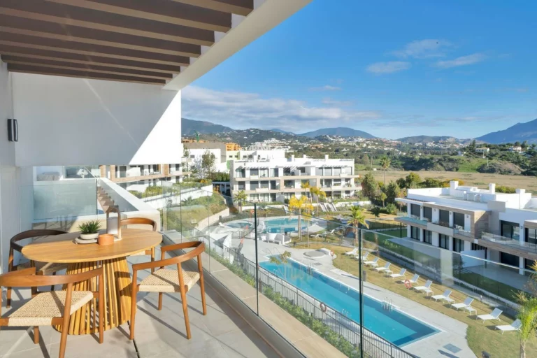 R5338267 | Penthouse in Estepona – 3 beds, 2 baths