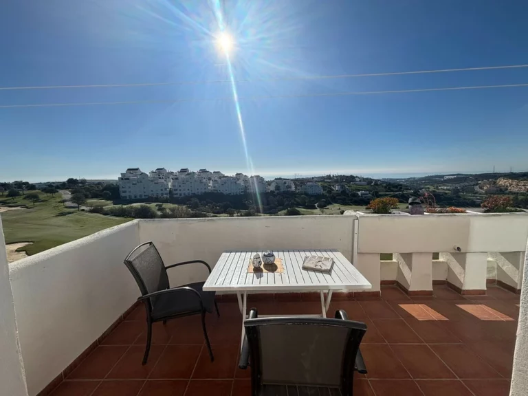 R5344156 | Middle Floor Apartment in Estepona – 2 beds, 1 baths