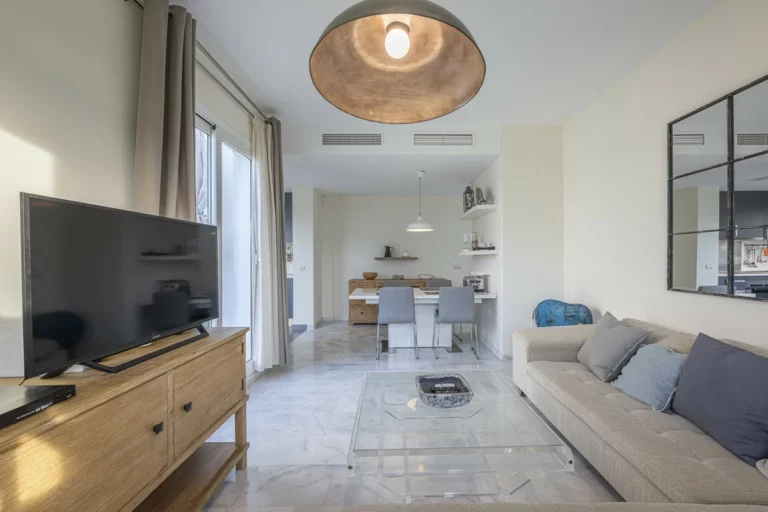 R5258572 | Middle Floor Apartment in Estepona – 2 beds, 2 baths