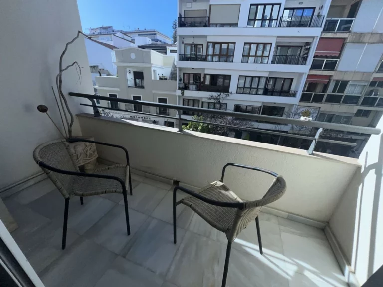 R5330500 | Top Floor Apartment in Estepona – 2 beds, 1 baths