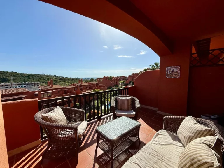 R5362150 | Penthouse Duplex in Estepona – 3 beds, 2.5 baths