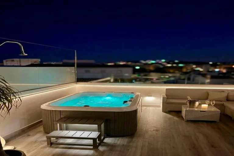 R5356102 | Townhouse in Estepona – 4 beds, 4 baths