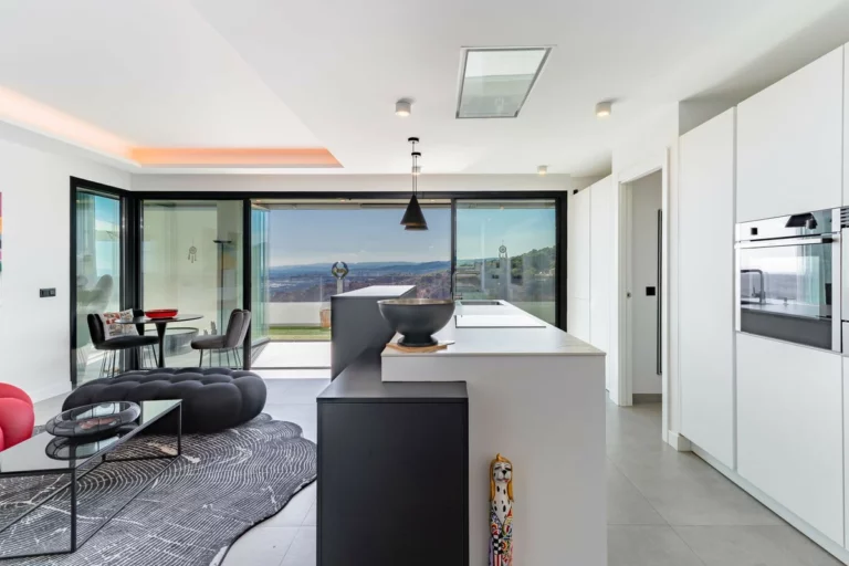 R5337916 | Penthouse in Estepona – 3 beds, 2 baths