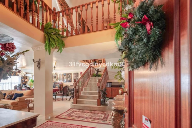 R5004490 | Duplex in Estepona – 4 beds, 5 baths