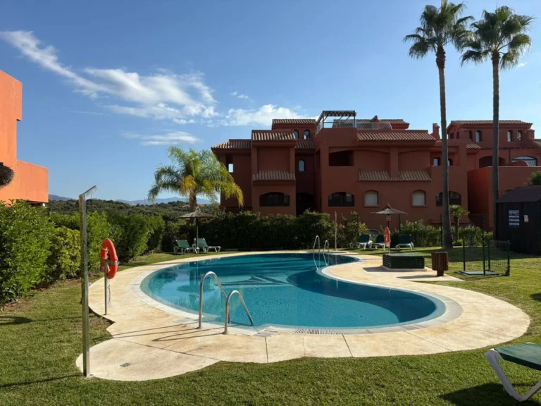 R5336866 | Middle Floor Apartment in Estepona – 2 beds, 2 baths
