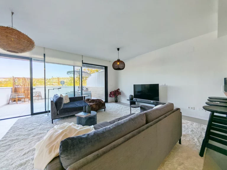 R5362189 | Semi-Detached House in Estepona – 3 beds, 2.5 baths