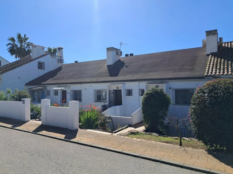 R5367463 | Townhouse in Estepona – 3 beds, 2.5 baths