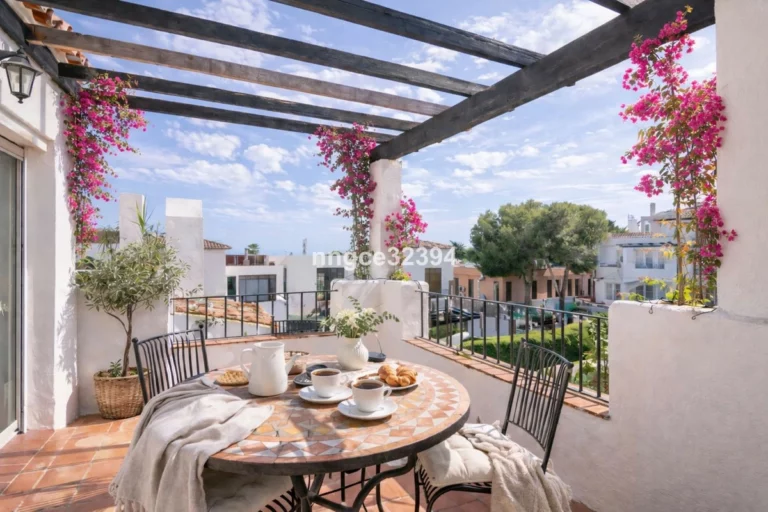 R5173936 | Penthouse in El Paraiso – 3 beds, 2 baths