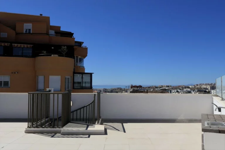 R5351353 | Penthouse in Estepona – 3 beds, 2 baths