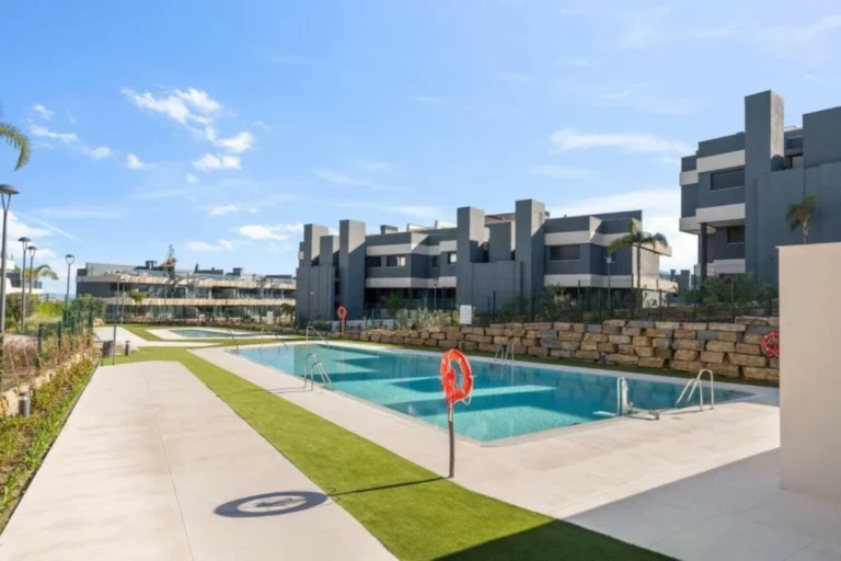 R5356486 | Middle Floor Apartment in Selwo – 3 beds, 2 baths