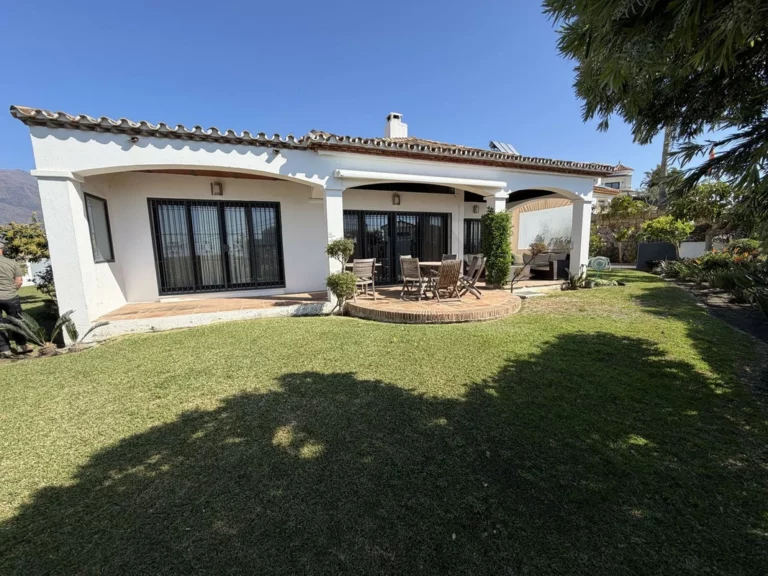 R5361943 | Detached Villa in Estepona – 3 beds, 2 baths