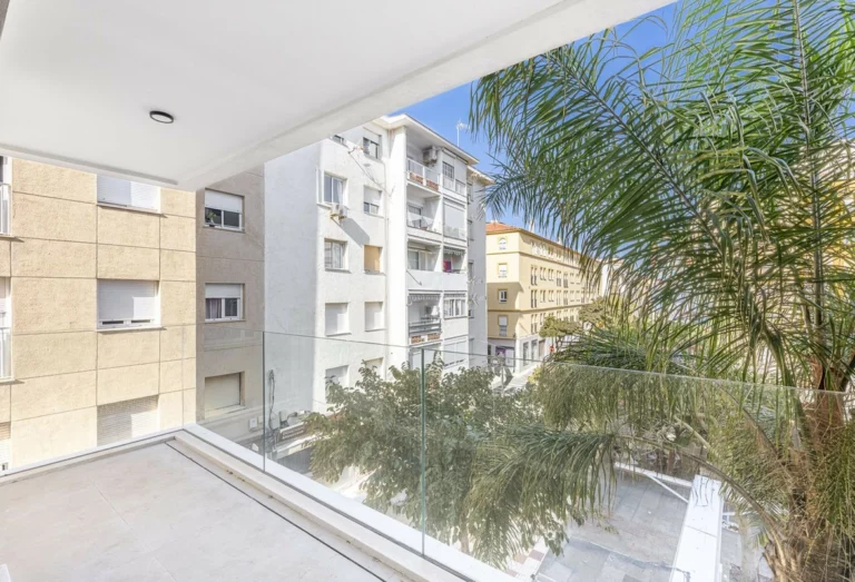 R5252146 | Middle Floor Apartment in Estepona – 2 beds, 2 baths