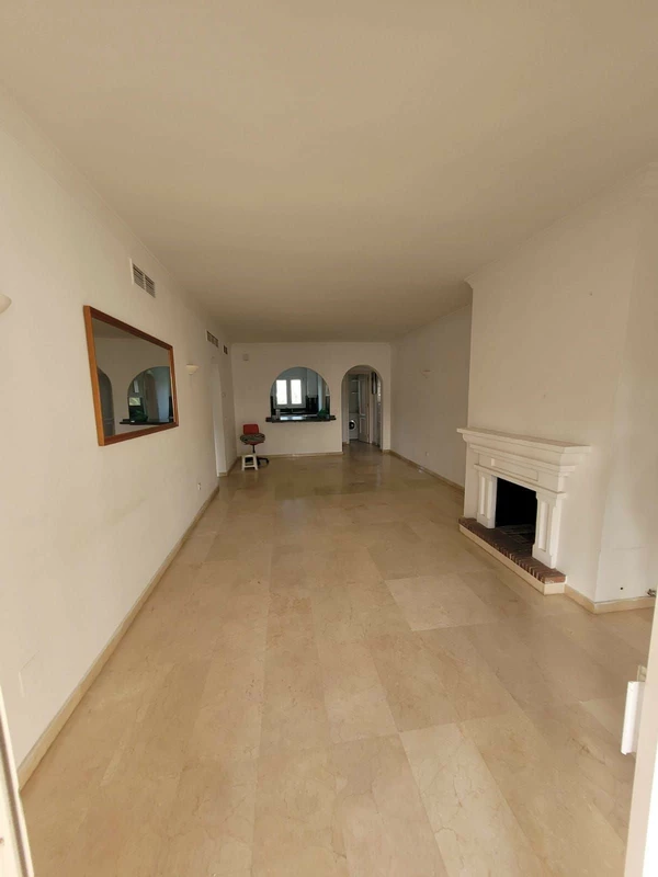 R5365282 | Middle Floor Apartment in Estepona – 3 beds, 2 baths