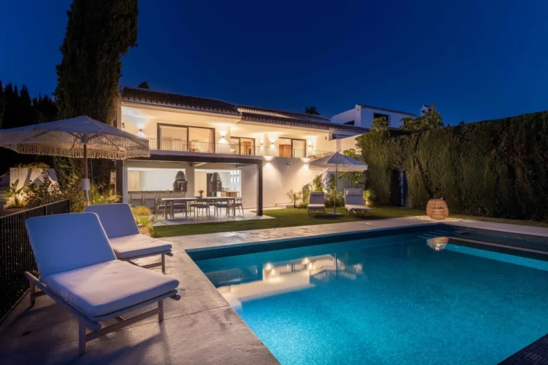 R5351365 | Semi-Detached House in El Paraiso – 4 beds, 5 baths