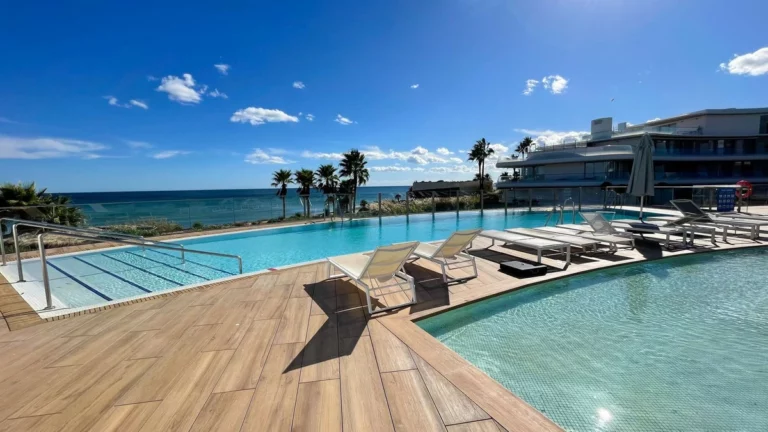 R4870936 | Ground Floor Apartment in Estepona – 3 beds, 3 baths